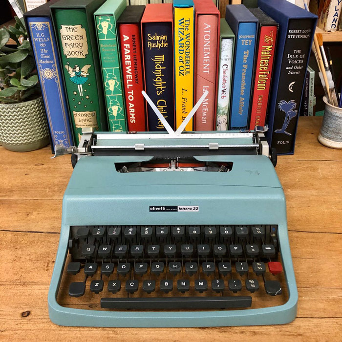 Olivietti Lattera Classic Typewriter